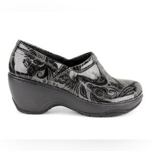 Black Patterned Women's Shoes WOMEN'S NURSE MATES BRYAR SLIP-RESISTANT CLOGS